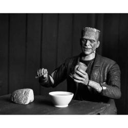 Figura Ultimate Bride of Frankensteins Monster B&#38;W Version The Bride of Frankenstein Universal Monsters 18cm