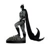DC Direct Estatua 1/10 Batman by Bjorn Barends (Black White) 18 cm