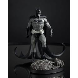 DC Direct Estatua 1/10 Batman by Bjorn Barends (Black White) 18 cm