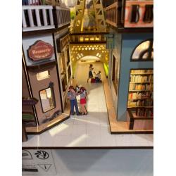 Paris Maqueta Book Nook Tiny Adventures 23 cm