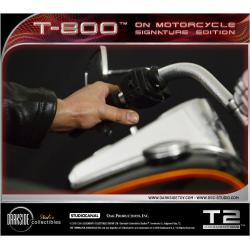 Terminator 2Estatua T-800 On Motorcycle Limited Signature Edition 70 cm