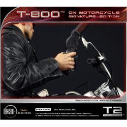 Terminator 2Estatua T-800 On Motorcycle Limited Signature Edition 70 cm
