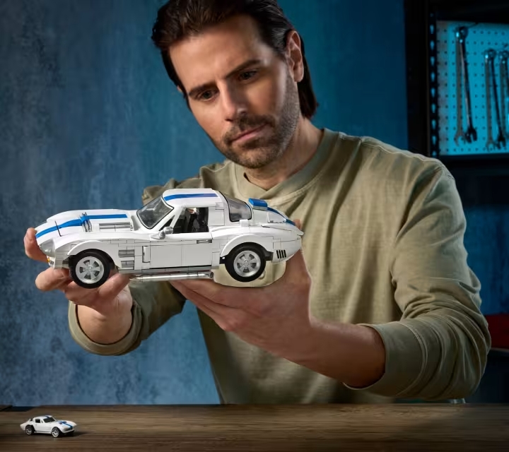 Hot Wheels Elite Series Modelos a escala 1:16 con piezas extra, stickers licenciados y más opciones para llevar la personalización al siguiente nivel.